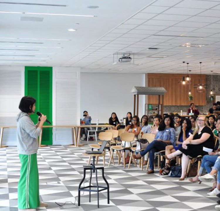 Grab’s Head of People, Chin Yin Ong, addressing the crowd during her Speaker Session
